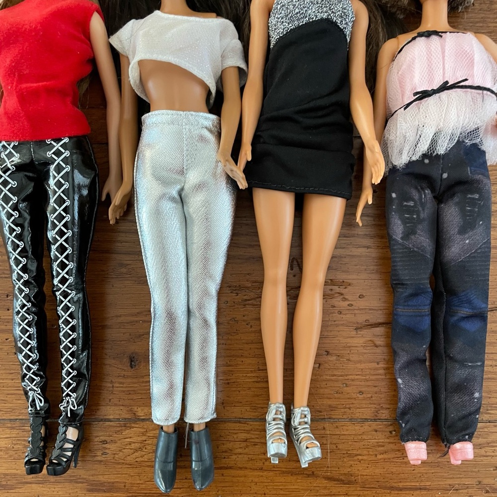 Stylish Barbie Dolls 'Going Out Tonight' Four Pack - Picture 10 of 12